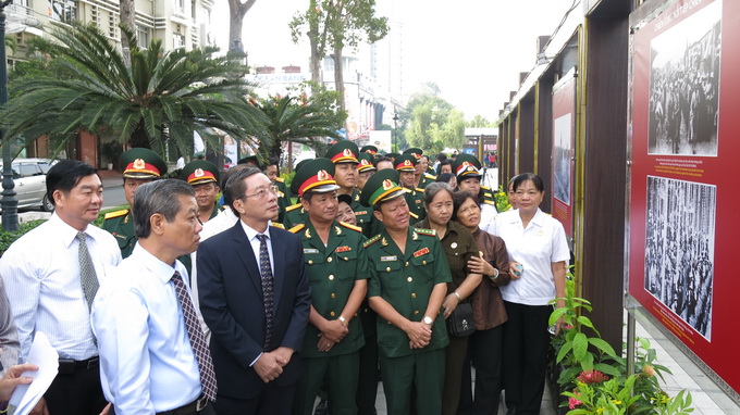 Triển lãm ảnh “Truyền thống hào hùng của quân đội nhân dân Việt Nam”
